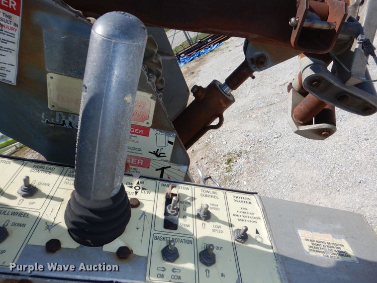 image for item DN7413 1996 Ford F800  bucket truck