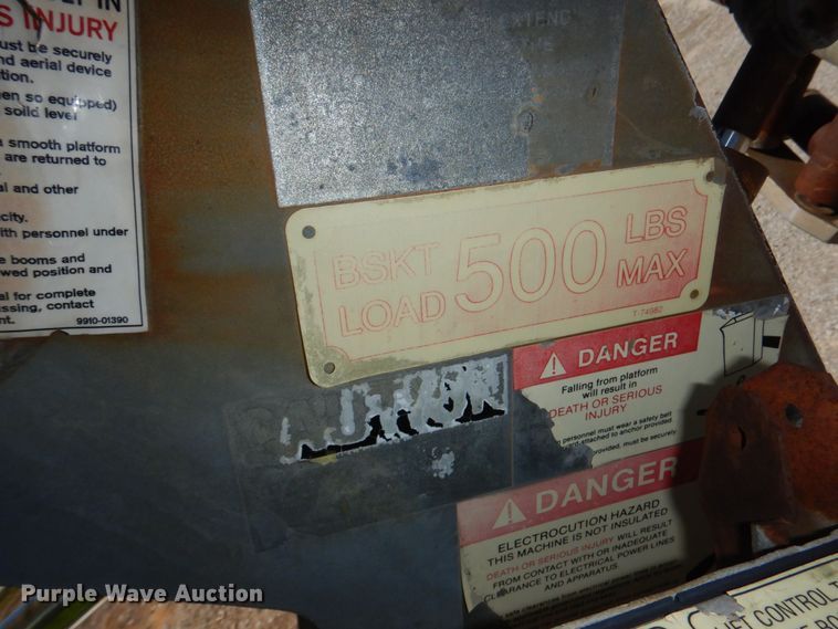 image for item DN7413 1996 Ford F800  bucket truck