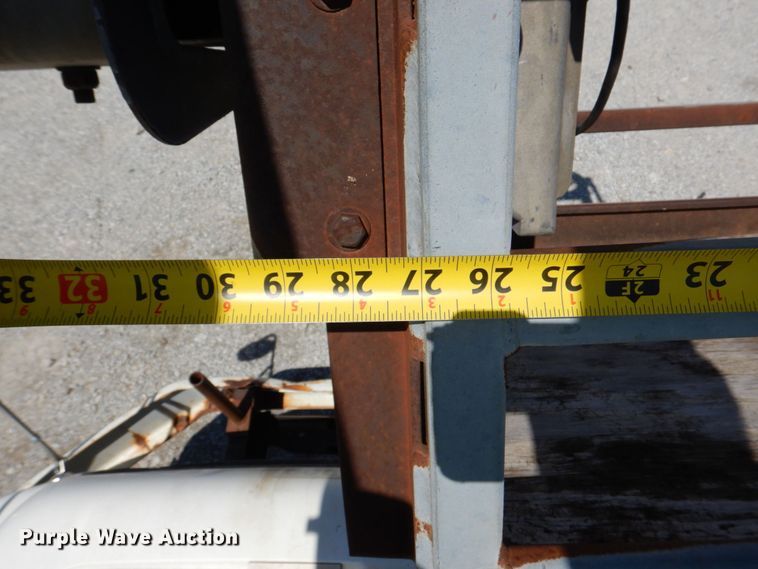 image for item DN7413 1996 Ford F800  bucket truck