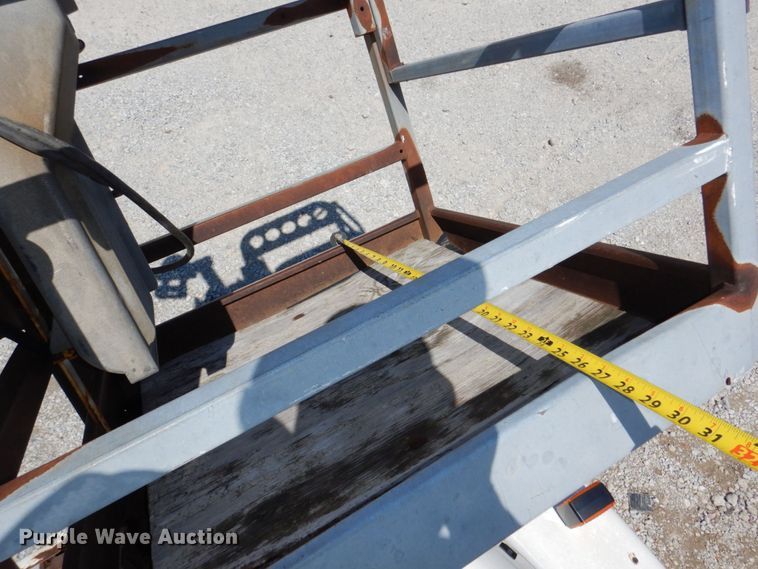 image for item DN7413 1996 Ford F800  bucket truck