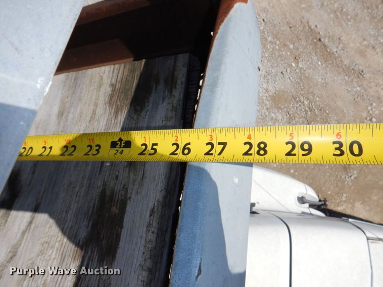 image for item DN7413 1996 Ford F800  bucket truck