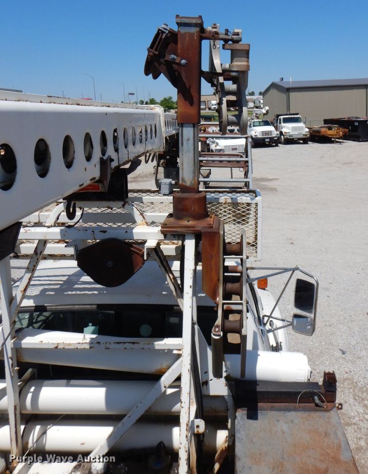 image for item DN7413 1996 Ford F800  bucket truck