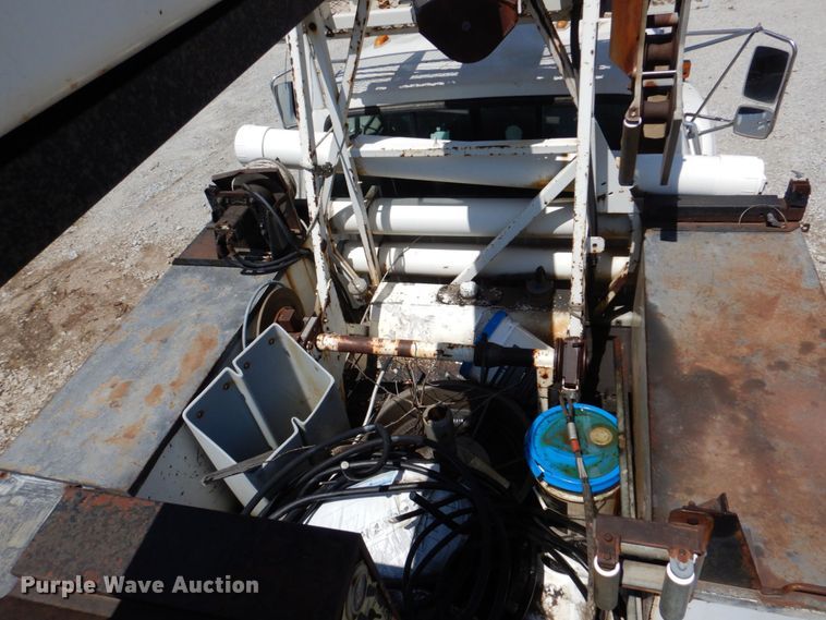 image for item DN7413 1996 Ford F800  bucket truck