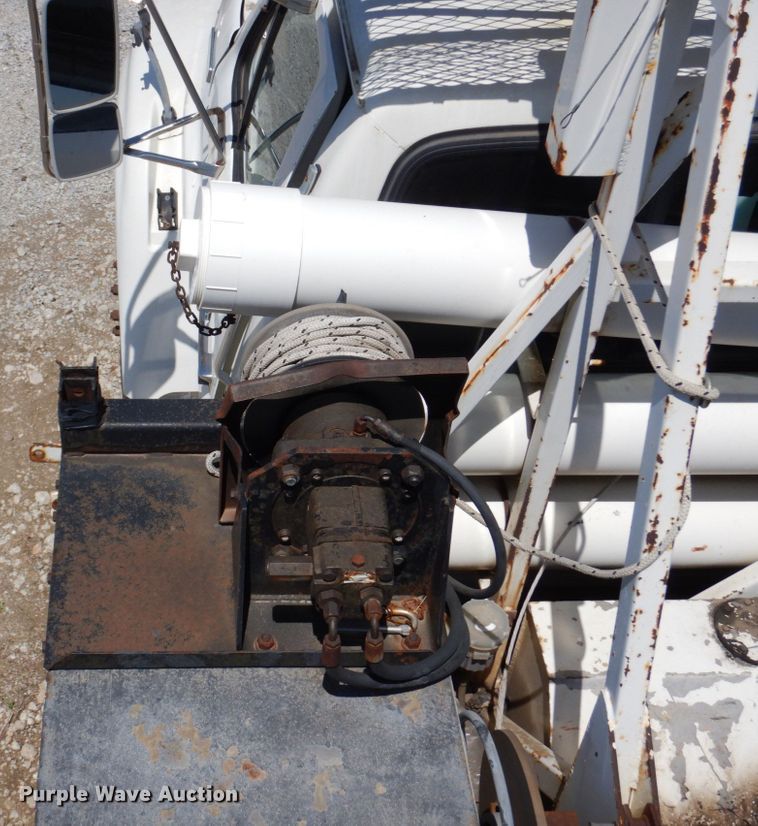 image for item DN7413 1996 Ford F800  bucket truck