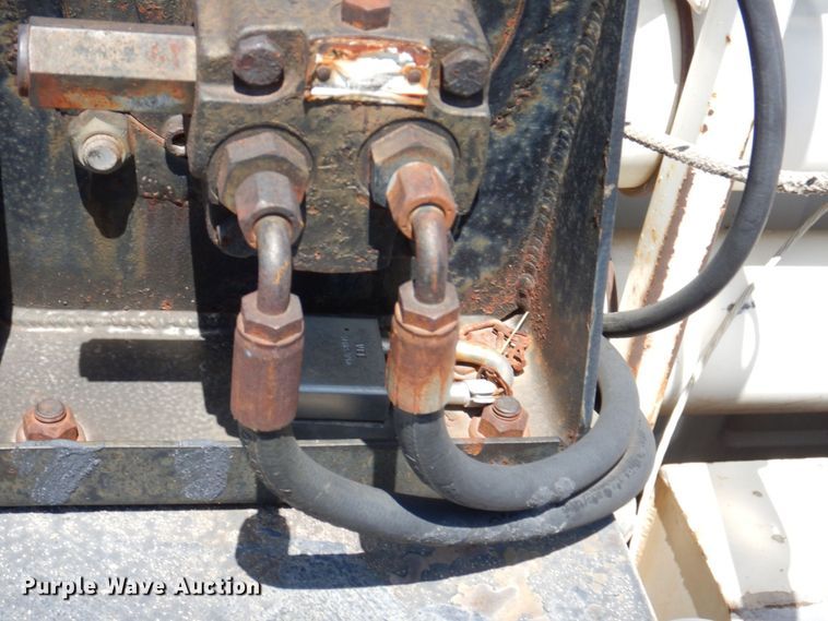 image for item DN7413 1996 Ford F800  bucket truck