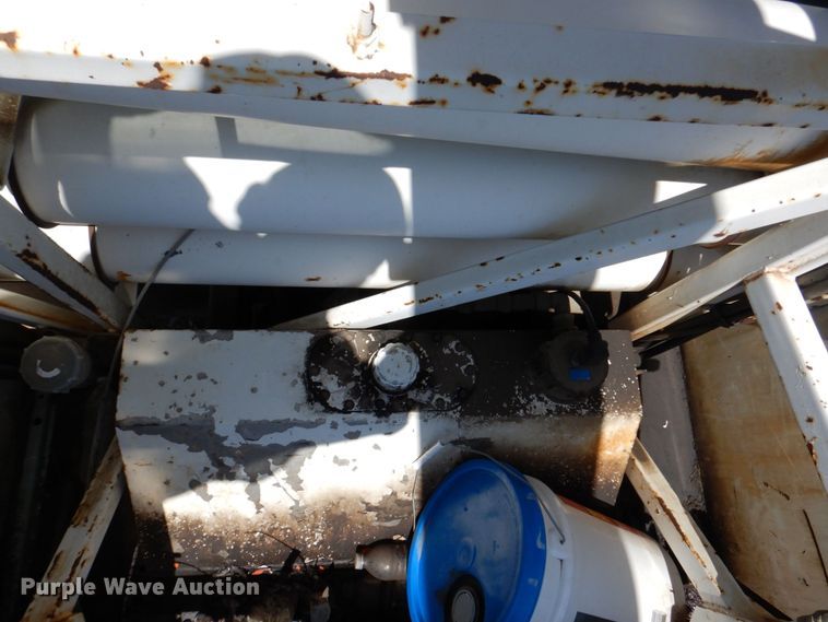 image for item DN7413 1996 Ford F800  bucket truck