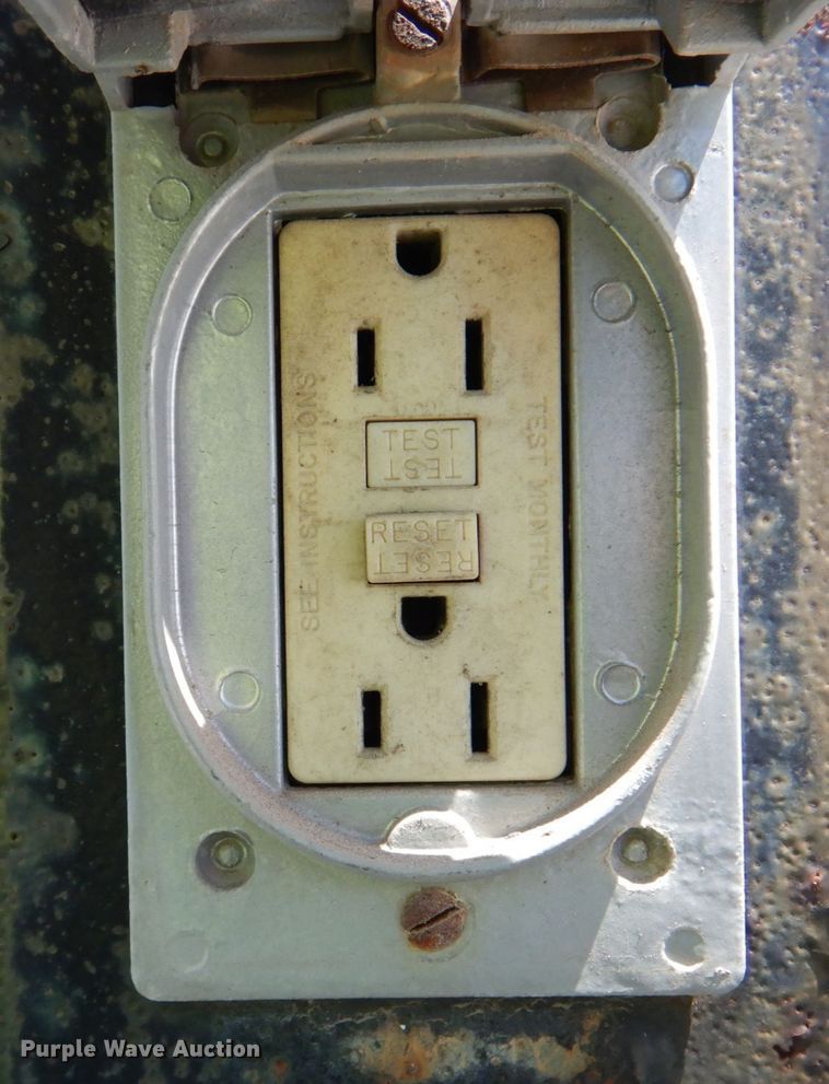 image for item DN7413 1996 Ford F800  bucket truck