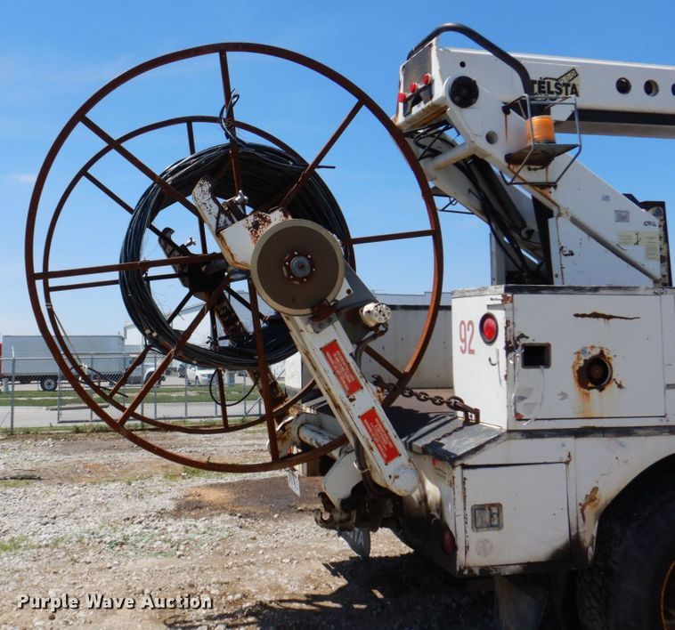 image for item DN7413 1996 Ford F800  bucket truck