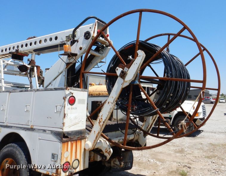 image for item DN7413 1996 Ford F800  bucket truck