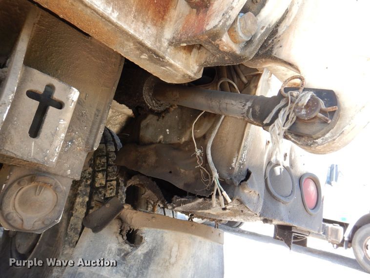 image for item DN7413 1996 Ford F800  bucket truck