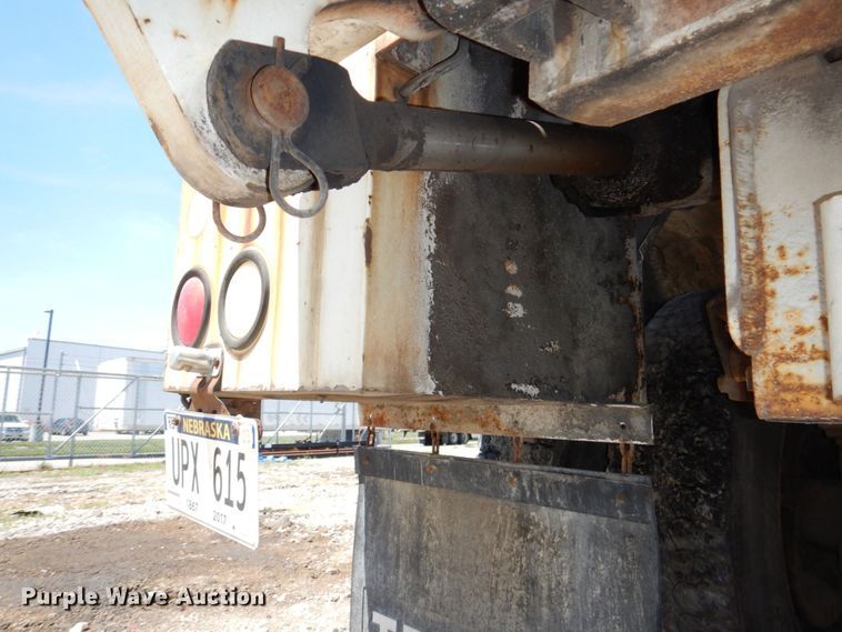 image for item DN7413 1996 Ford F800  bucket truck