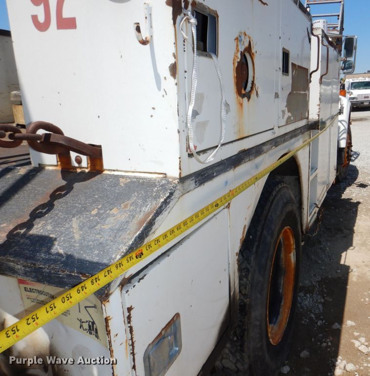 image for item DN7413 1996 Ford F800  bucket truck