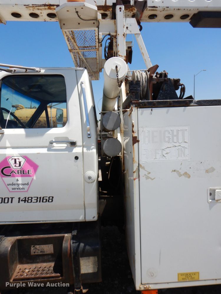 image for item DN7413 1996 Ford F800  bucket truck