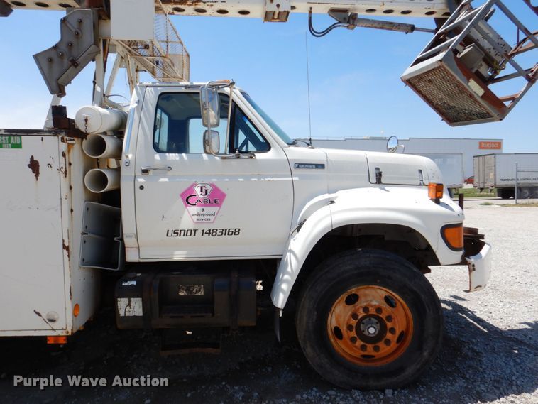 image for item DN7413 1996 Ford F800  bucket truck