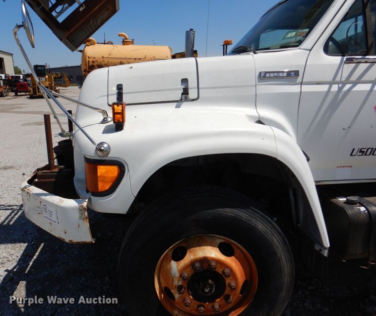 image for item DN7413 1996 Ford F800  bucket truck
