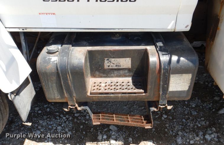 image for item DN7413 1996 Ford F800  bucket truck