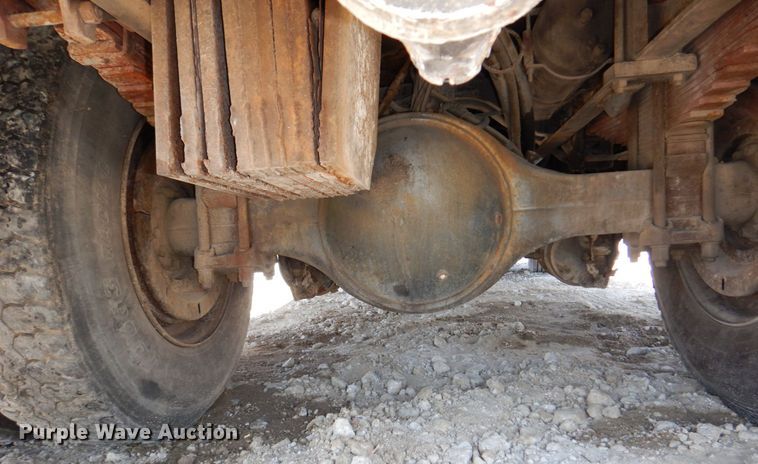 image for item DN7413 1996 Ford F800  bucket truck