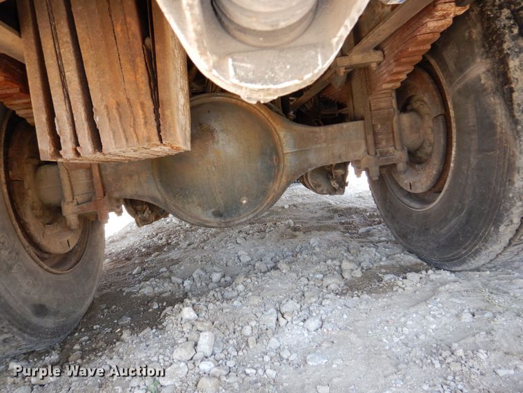 image for item DN7413 1996 Ford F800  bucket truck