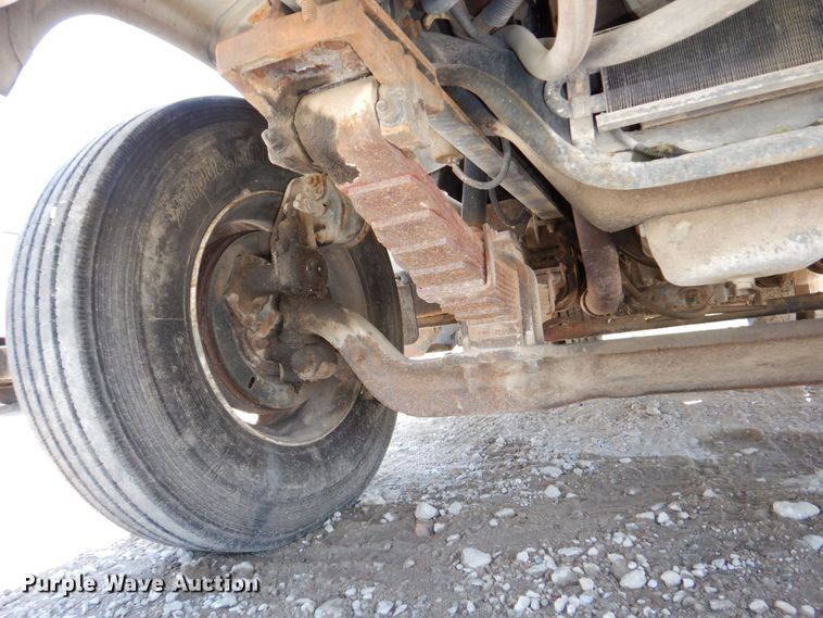 image for item DN7413 1996 Ford F800  bucket truck