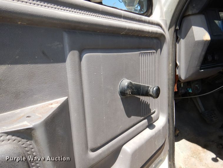 image for item DN7413 1996 Ford F800  bucket truck