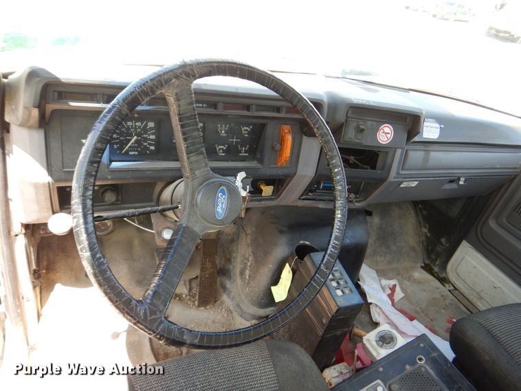 image for item DN7413 1996 Ford F800  bucket truck