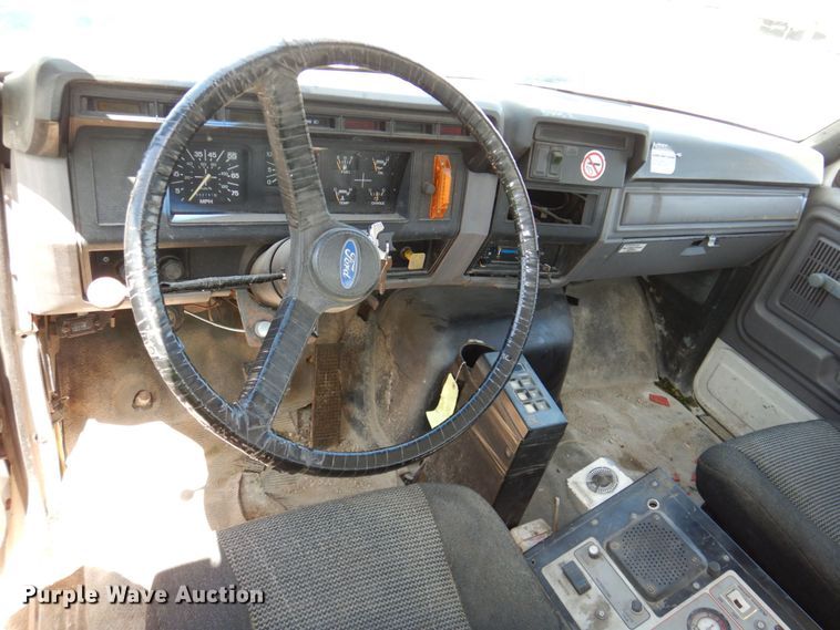 image for item DN7413 1996 Ford F800  bucket truck