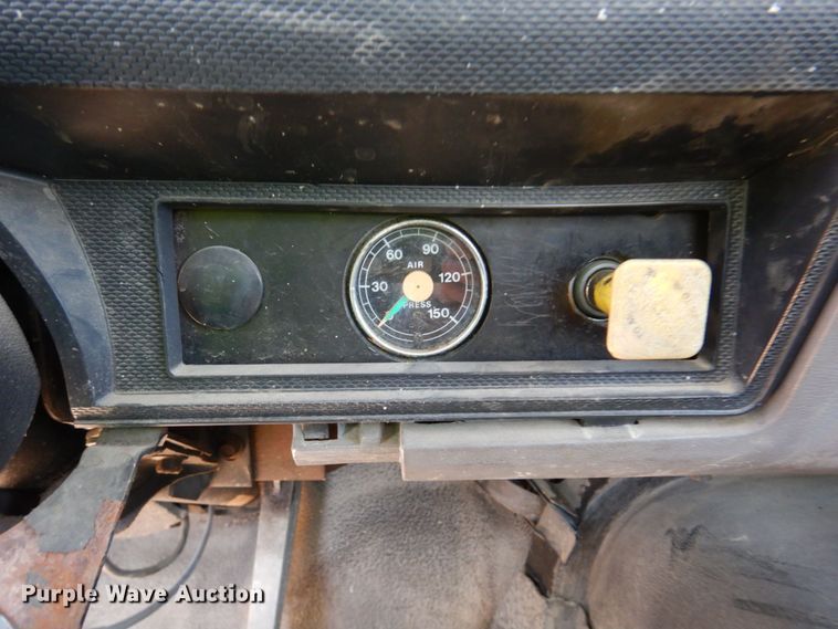 image for item DN7413 1996 Ford F800  bucket truck