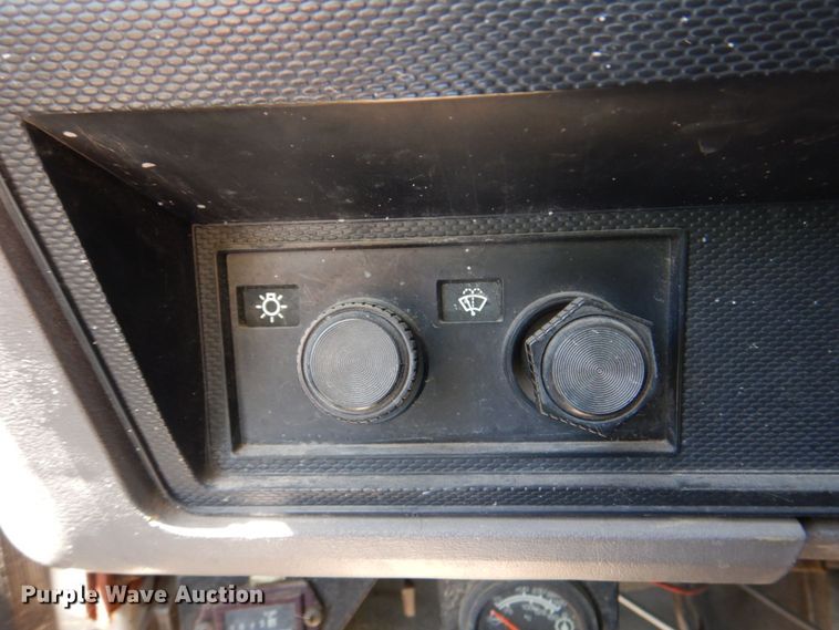 image for item DN7413 1996 Ford F800  bucket truck