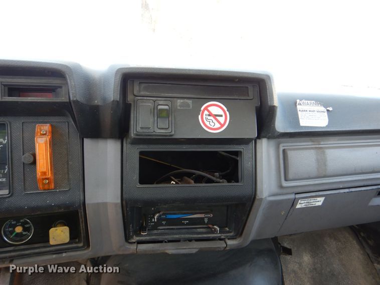 image for item DN7413 1996 Ford F800  bucket truck