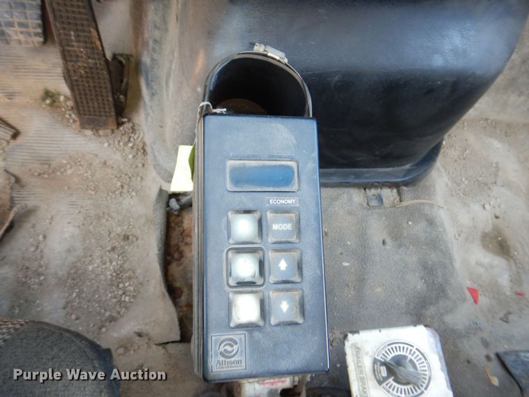 image for item DN7413 1996 Ford F800  bucket truck