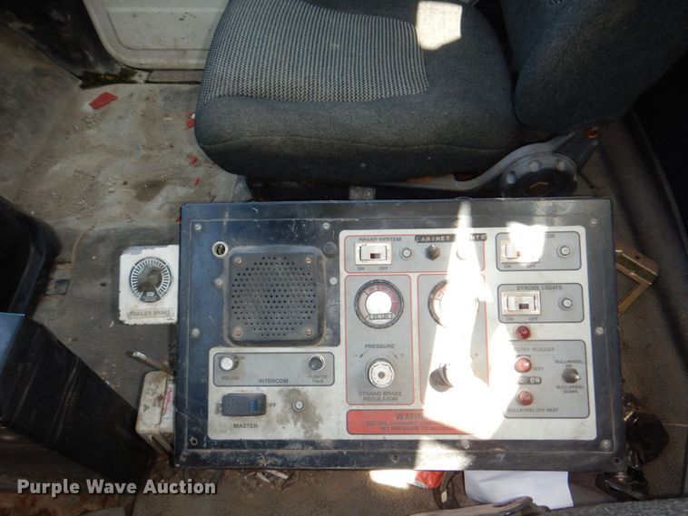 image for item DN7413 1996 Ford F800  bucket truck