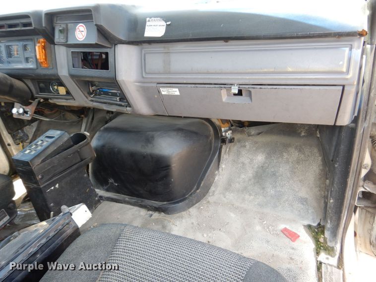 image for item DN7413 1996 Ford F800  bucket truck