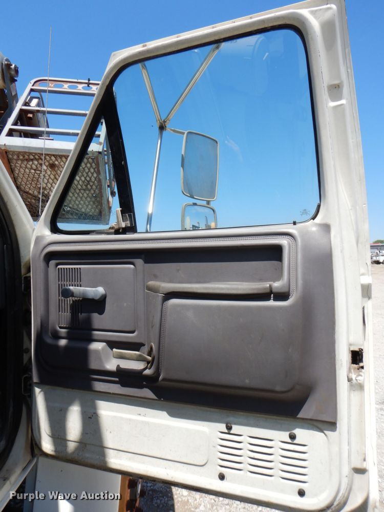 image for item DN7413 1996 Ford F800  bucket truck