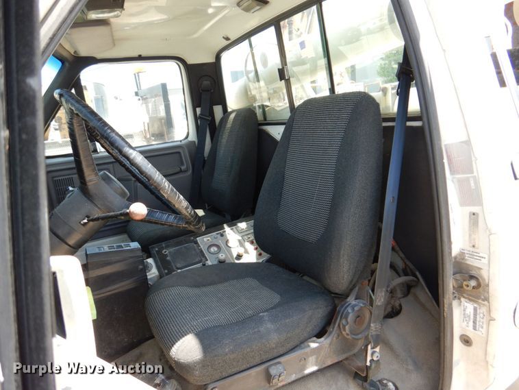 image for item DN7413 1996 Ford F800  bucket truck