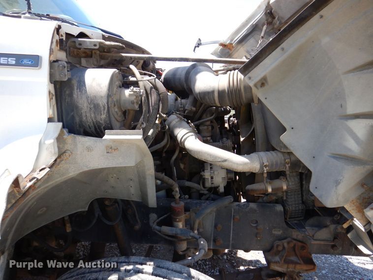 image for item DN7413 1996 Ford F800  bucket truck