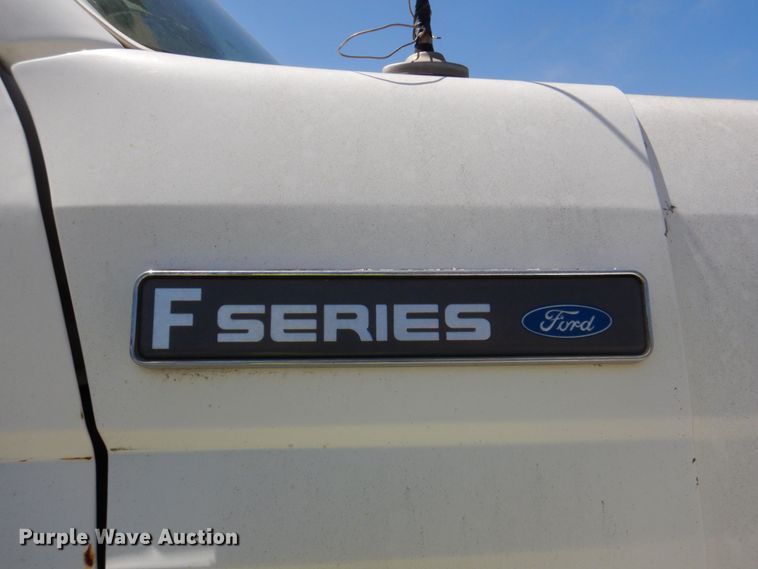 image for item DN7413 1996 Ford F800  bucket truck