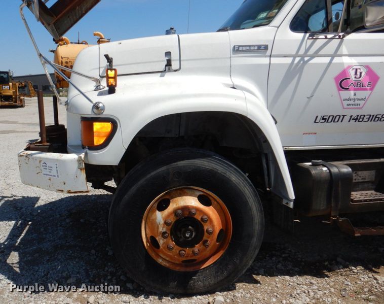 image for item DN7413 1996 Ford F800  bucket truck