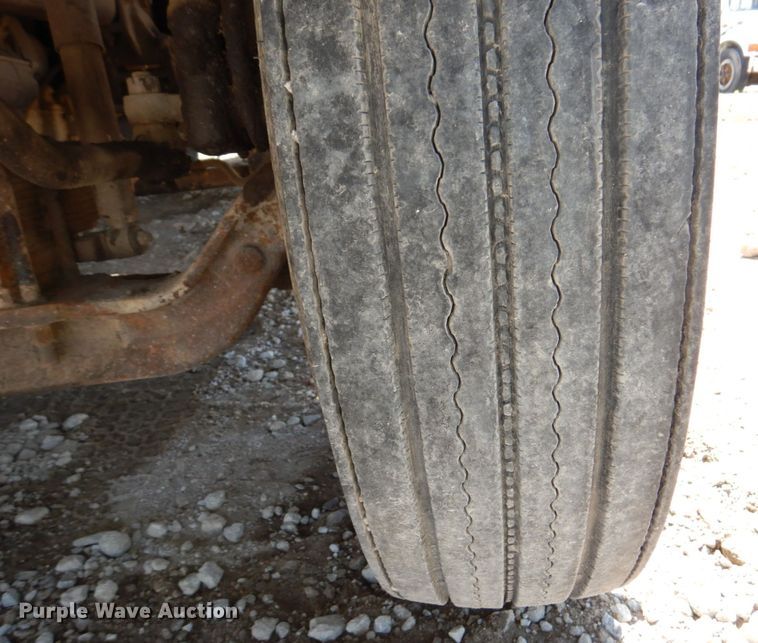 image for item DN7413 1996 Ford F800  bucket truck