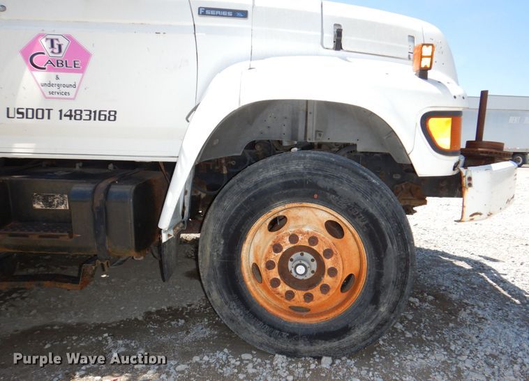 image for item DN7413 1996 Ford F800  bucket truck
