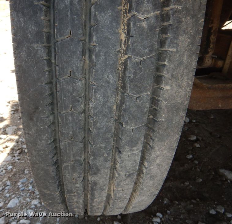 image for item DN7413 1996 Ford F800  bucket truck