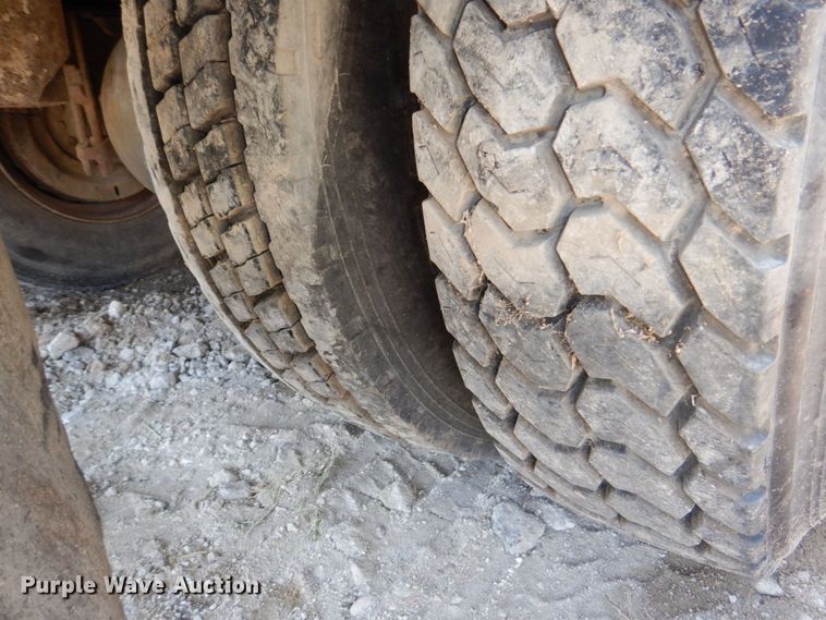 image for item DN7413 1996 Ford F800  bucket truck