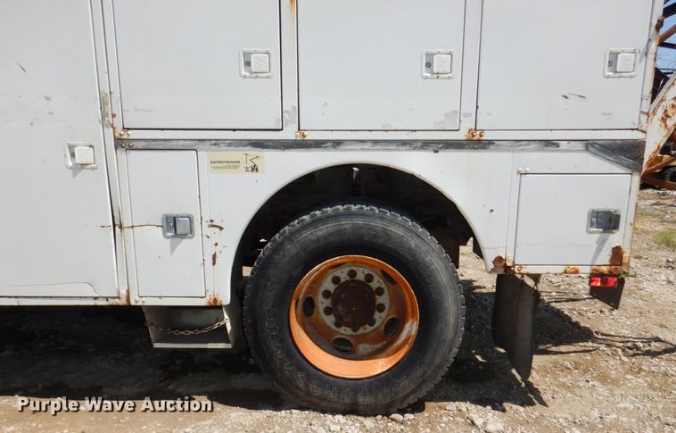 image for item DN7413 1996 Ford F800  bucket truck