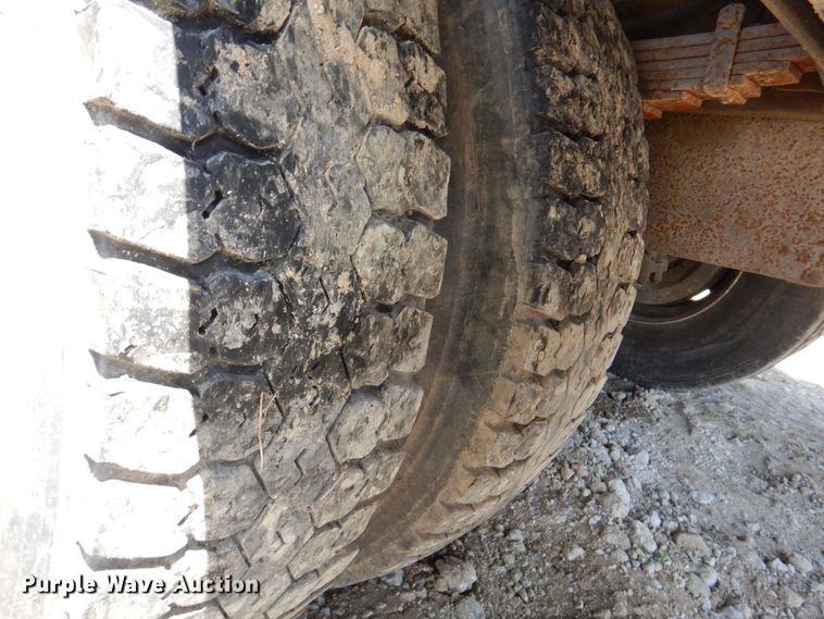 image for item DN7413 1996 Ford F800  bucket truck