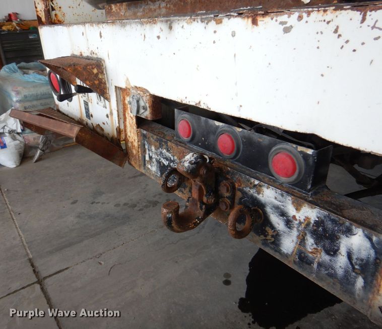 image for item DN7416 1998 Ford F800  bucket truck