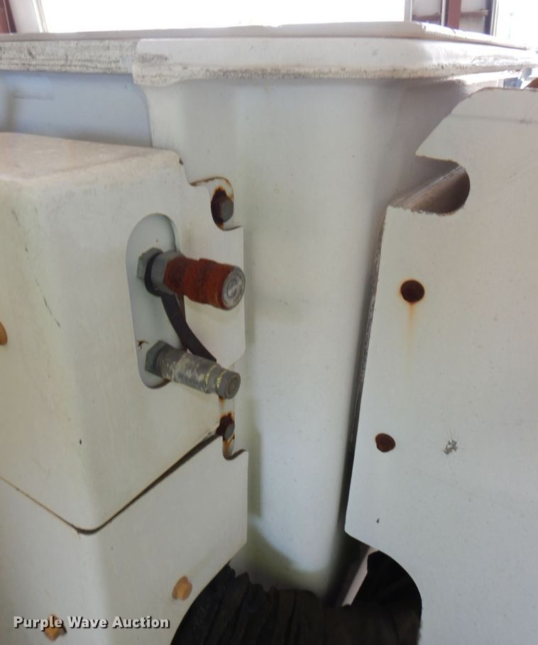 image for item DN7416 1998 Ford F800  bucket truck