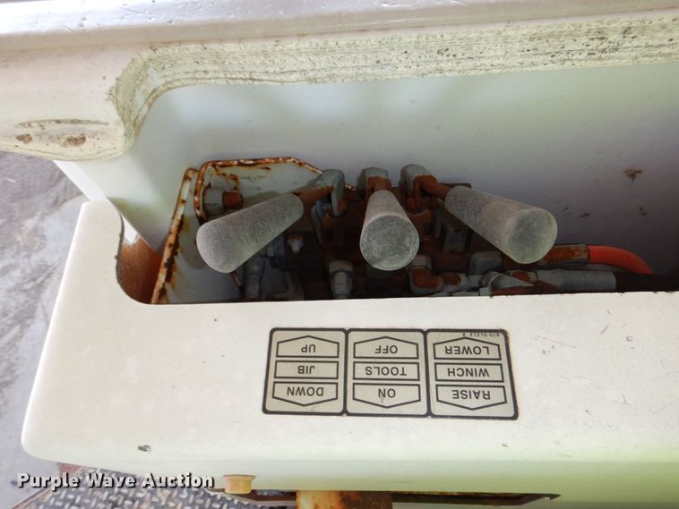 image for item DN7416 1998 Ford F800  bucket truck