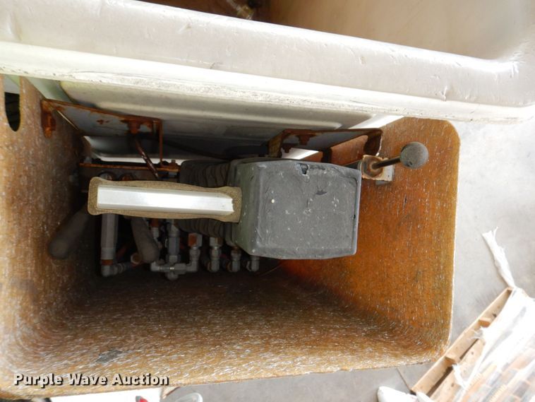 image for item DN7416 1998 Ford F800  bucket truck