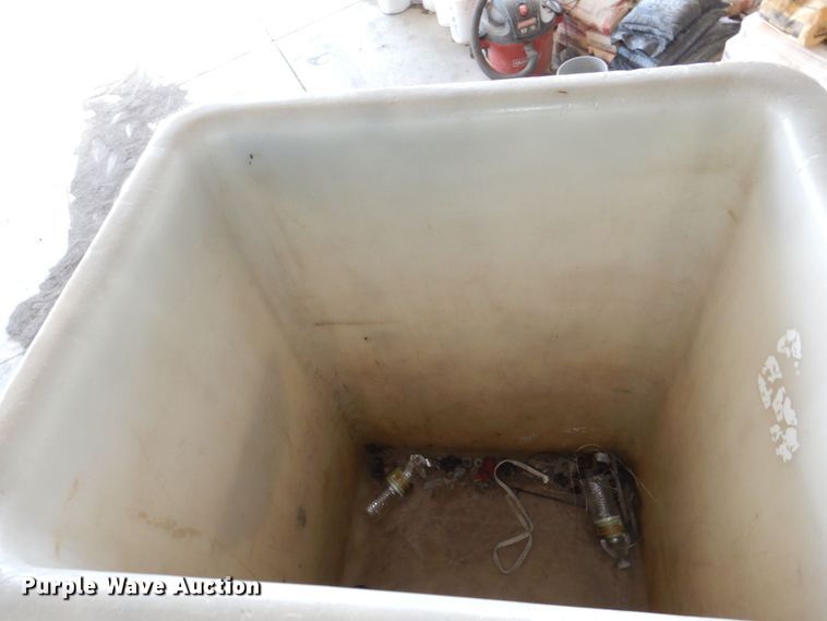 image for item DN7416 1998 Ford F800  bucket truck