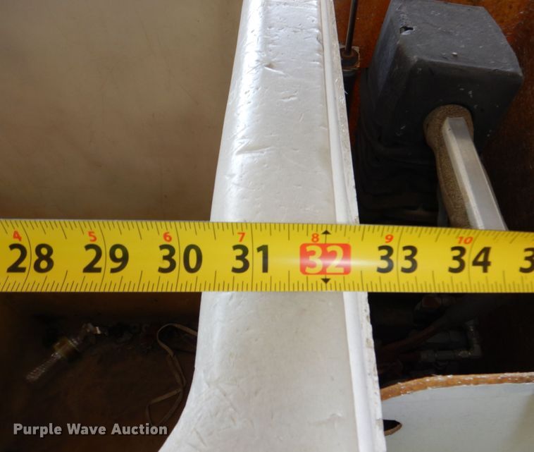 image for item DN7416 1998 Ford F800  bucket truck