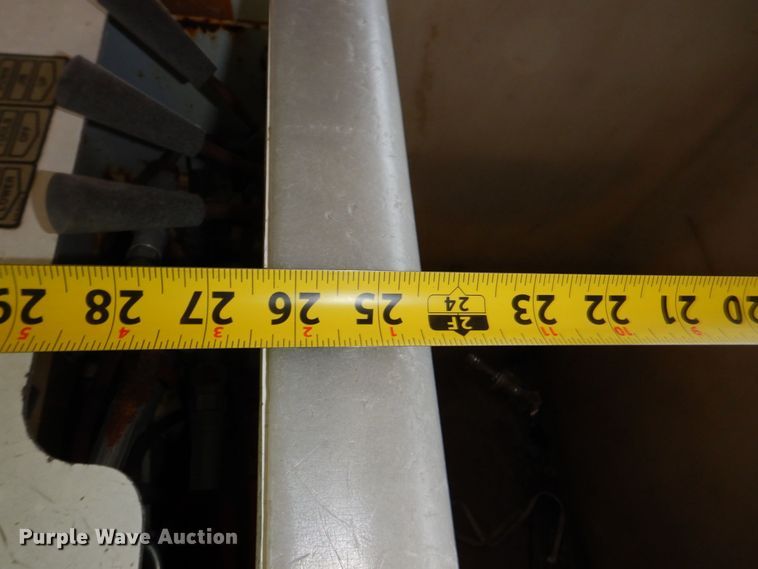 image for item DN7416 1998 Ford F800  bucket truck